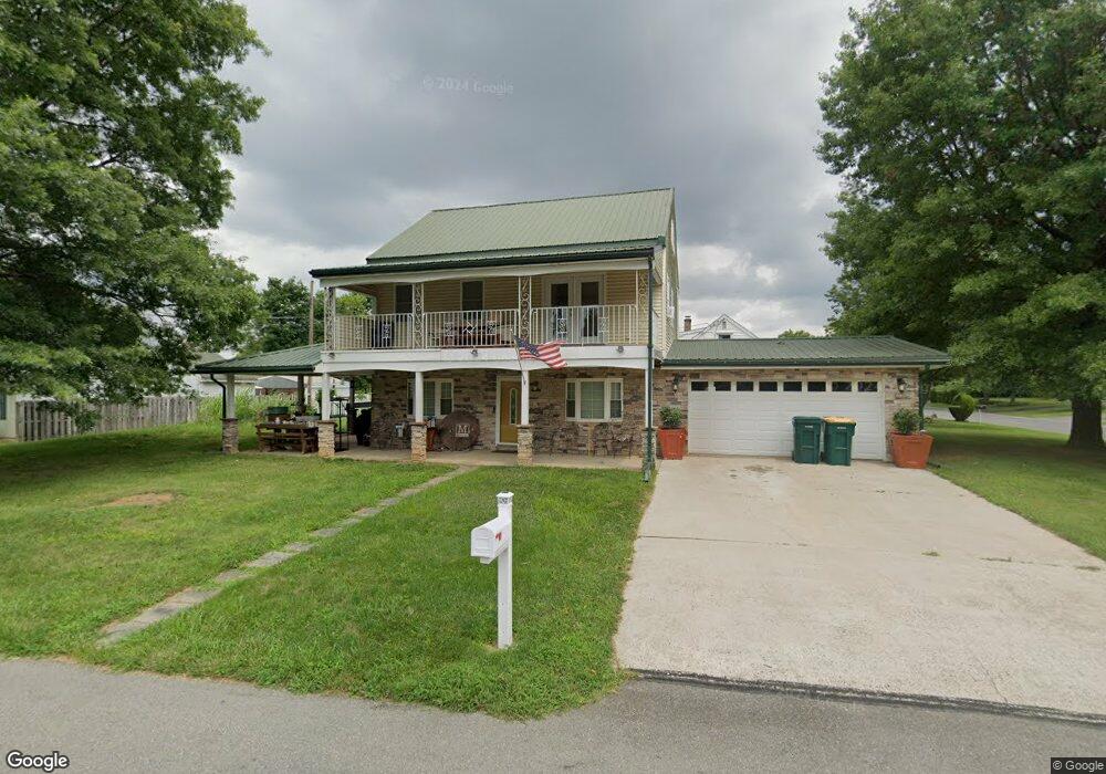 18 Middle Ct, Easton, PA 18045 - photo 1