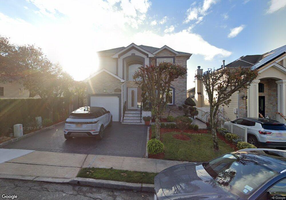 122 Covington Cir, Staten Island, NY 10312 - photo 1