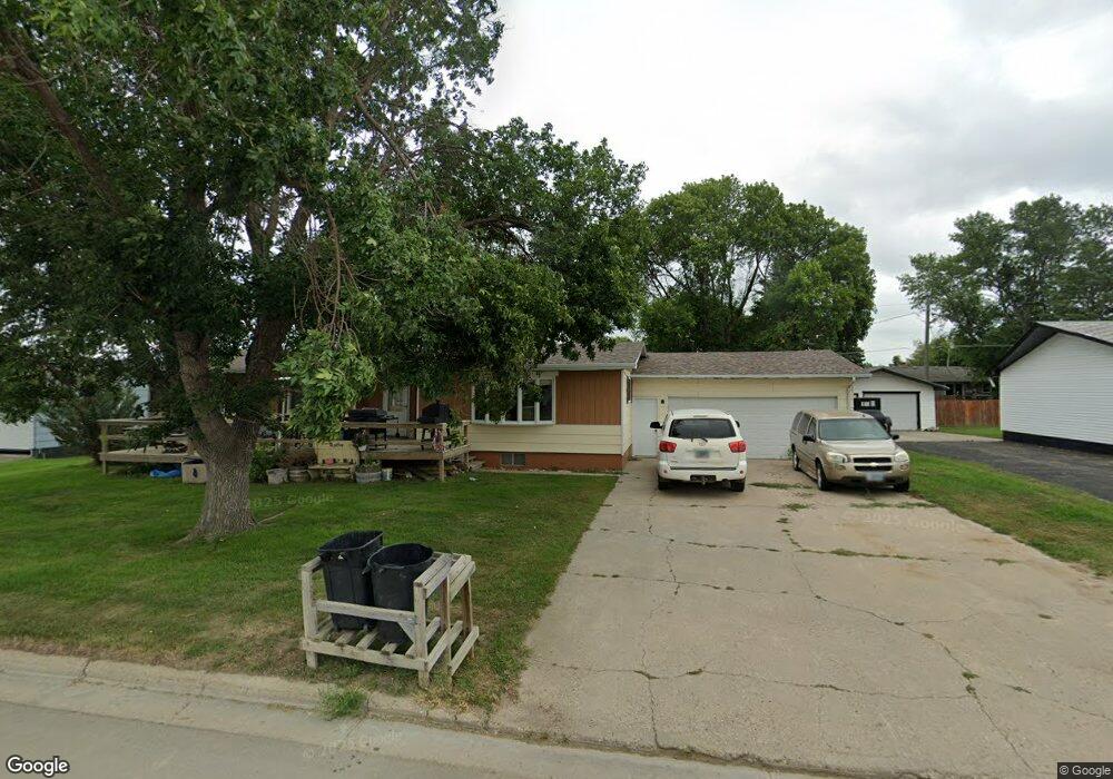 1104 3rd Ave SE, Devils Lake, ND 58301 - photo 1