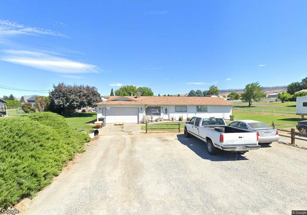 1903 3rd St NE, East Wenatchee, WA 98802 - photo 1