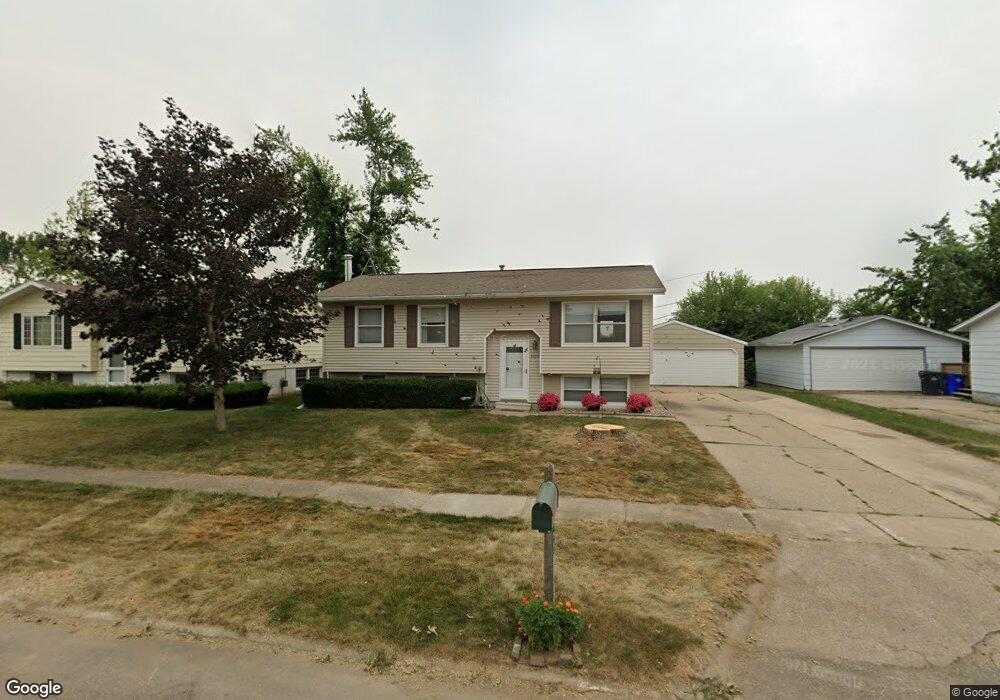 2609 Matthew Dr SW, Cedar Rapids, IA 52404 - photo 1