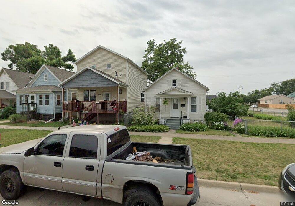 527 B Ave NW, Cedar Rapids, IA 52405 - photo 1