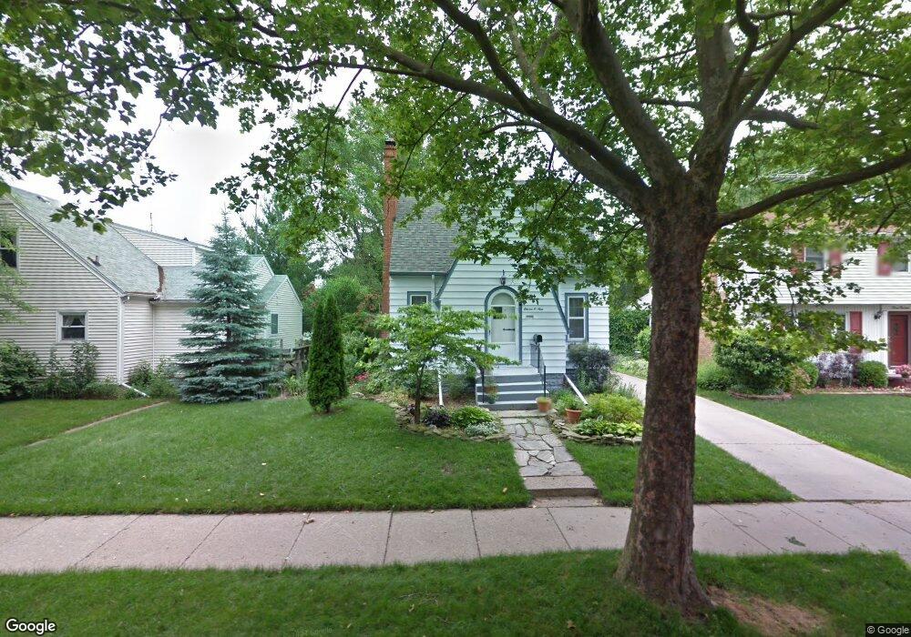 1109 Pershing Dr, Lansing, MI 48910 - photo 1