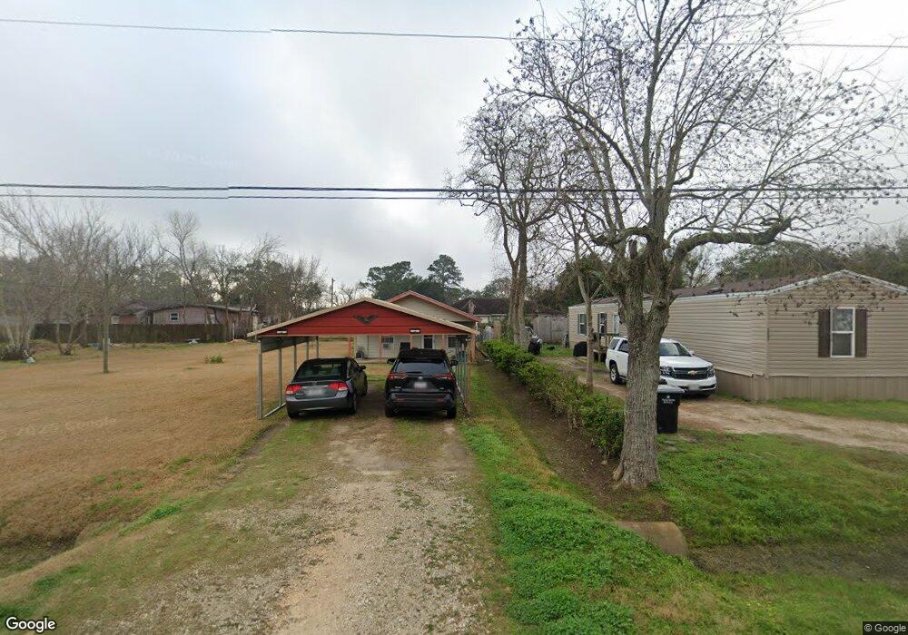 1917 W Sidnor St, Alvin, TX 77511 - photo 1