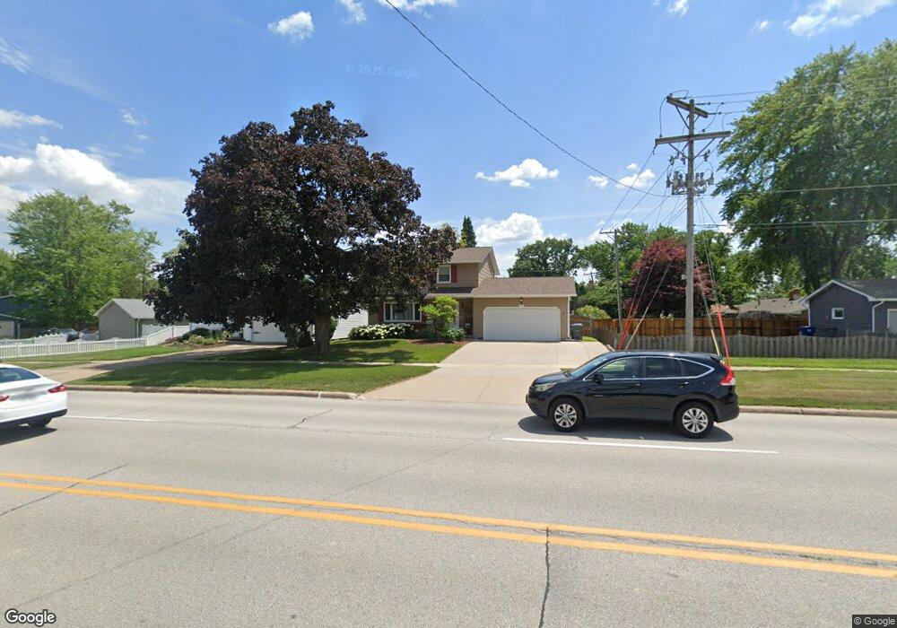 1741 Spruce Hills Dr, Bettendorf, IA 52722 - photo 1