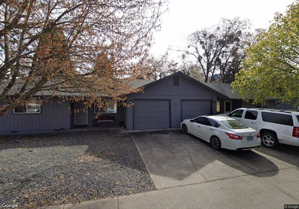 901 SE Green Briar Ln, Grants Pass, OR 97526 - photo 1