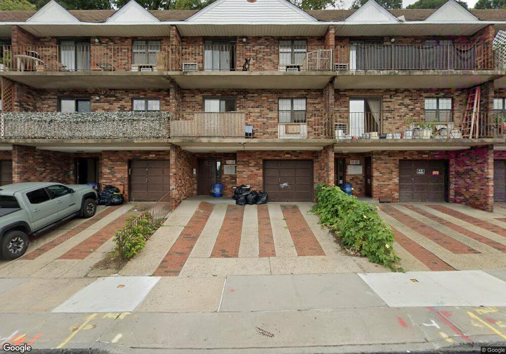 6507 242nd St unit 4E, Little Neck, NY 11362 - photo 1