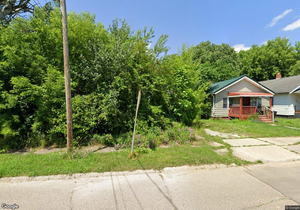 1302 Pinehurst Ave, Flint, MI 48507 - photo 1