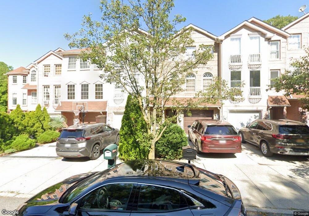 204 Wellington Ct, Staten Island, NY 10314 - photo 1