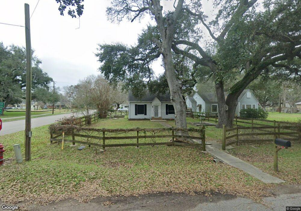 918 W Sidnor St, Alvin, TX 77511 - photo 1