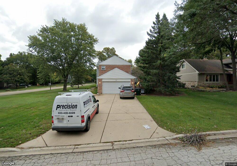 1060 Viking Ct, Batavia, IL 60510 - photo 1