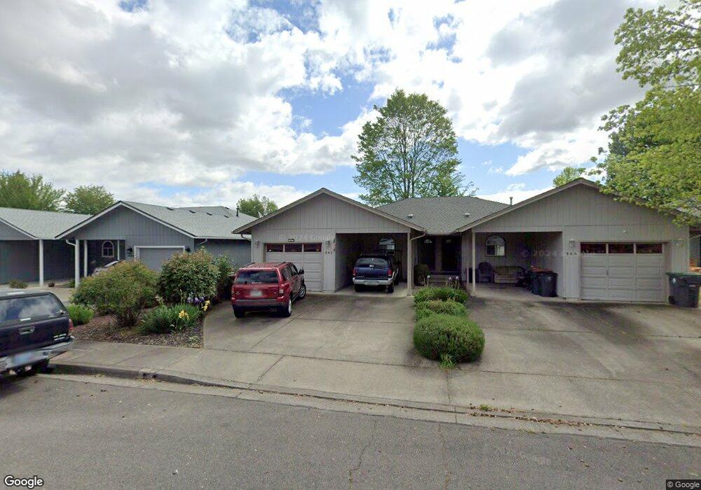 562 Countryside Dr, Central Point, OR 97502 - photo 1