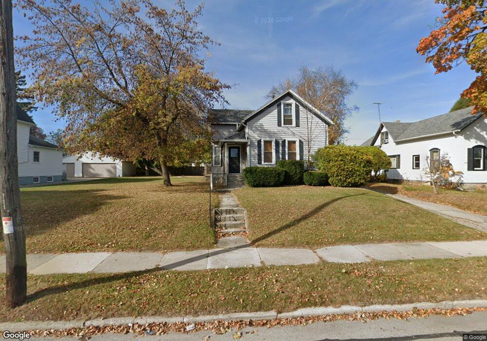 946 N 8th St, Manitowoc, WI 54220 - photo 1