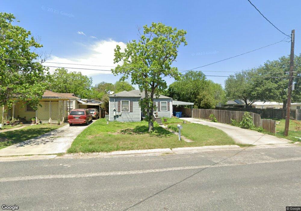 805 E Clare St, Beeville, TX 78102 - photo 1