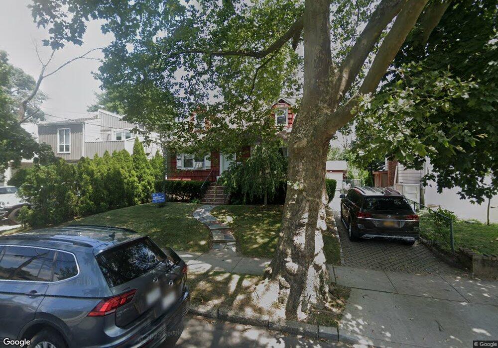 10 Dunwood Rd unit C, Port Washington, NY 11050 - photo 1