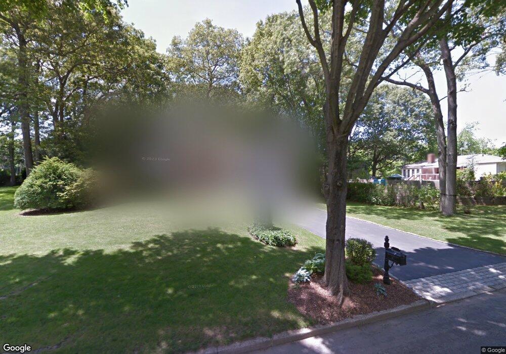 4 Partridge Dr, ComMacK, NY 11725 - photo 1