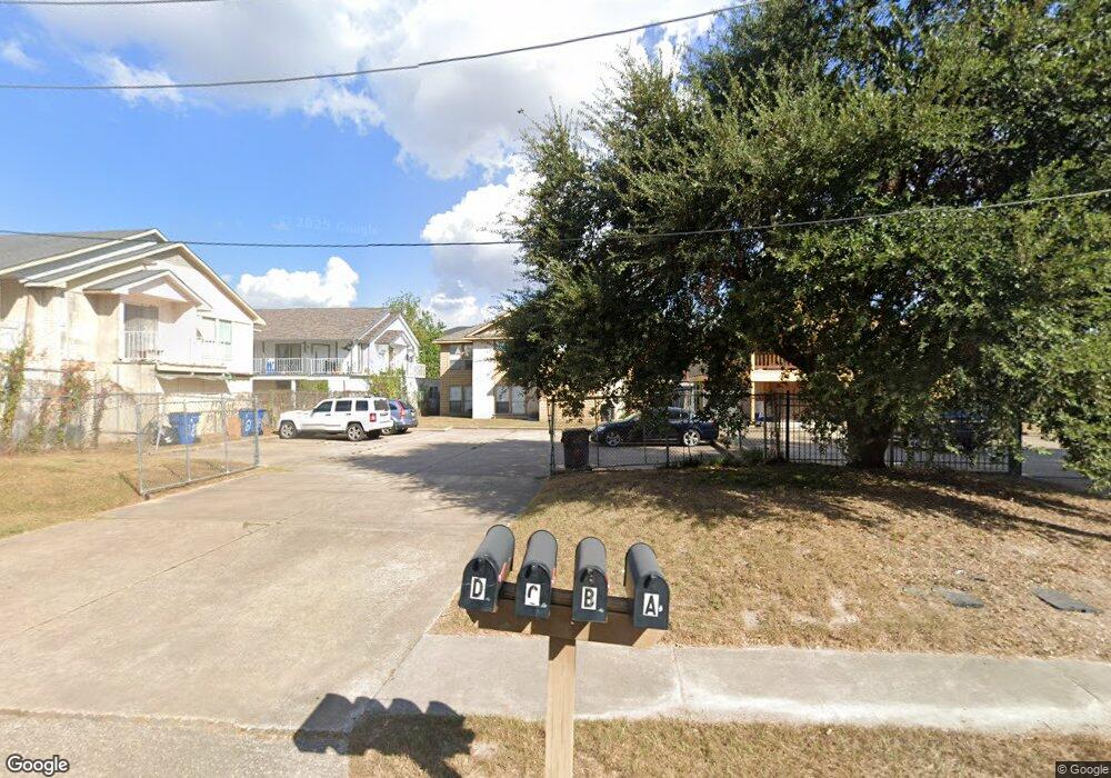 8718 Bold Forest Dr unit 4, Houston, TX 77088 - photo 1