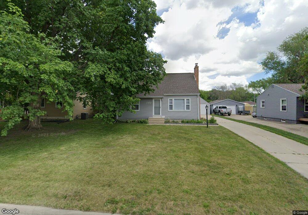 2302 Russell Dr, Cedar Falls, IA 50613 - photo 1