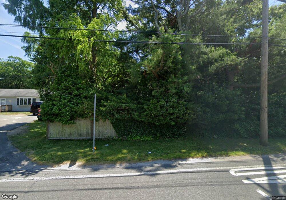 712 Middle Rd, Bayport, NY 11705 - photo 1