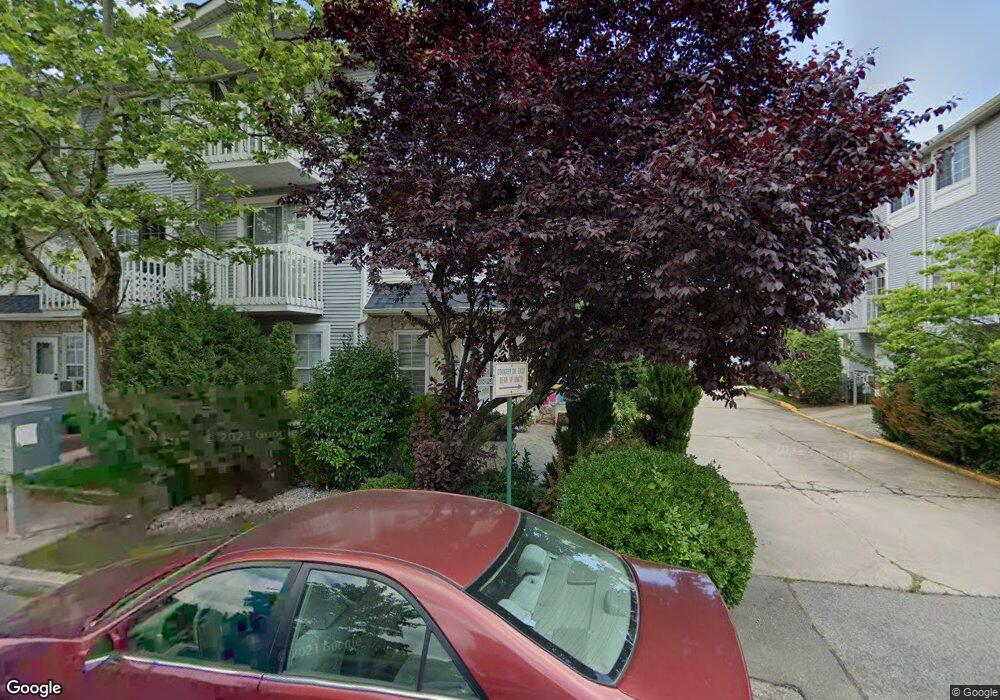 59 Country Dr E unit 16, Staten Island, NY 10314 - photo 1