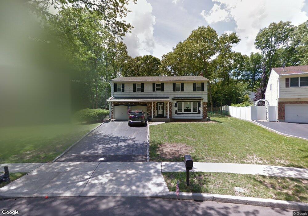 14 Glenmere Ln, ComMacK, NY 11725 - photo 1