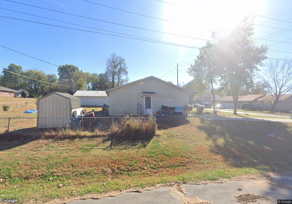 721 N Kern Ave, Okmulgee, OK 74447 - photo 1