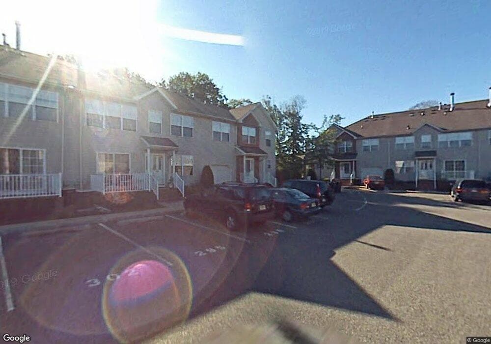 88 Forest Dr unit 10, Piscataway, NJ 08854 - photo 1