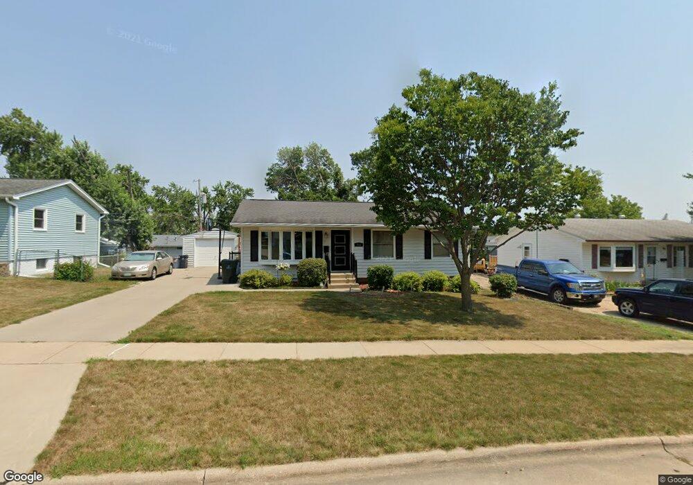 213 Lynda Dr NW, Cedar Rapids, IA 52405 - photo 1