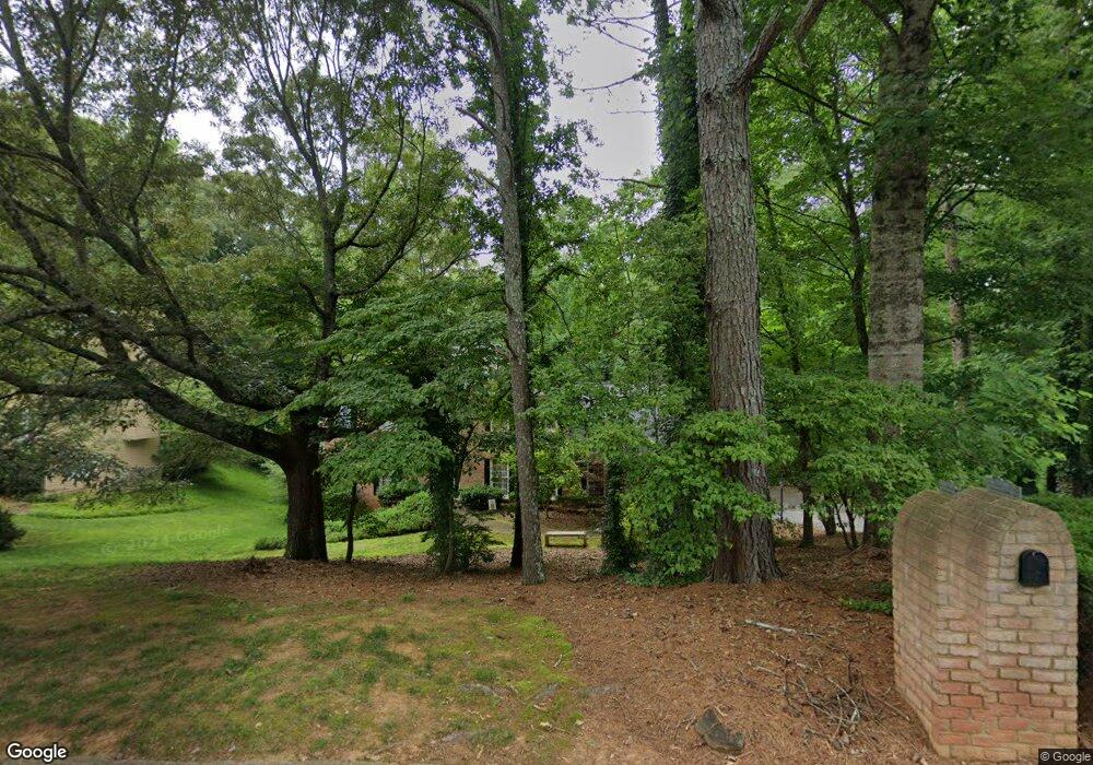 1370 Ridgefield Dr, Roswell, GA 30075 - photo 1