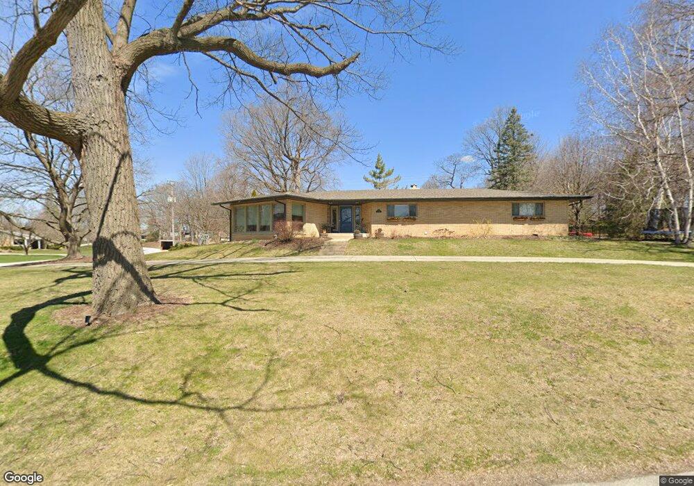 13360 Oakhurst Dr, Elm Grove, WI 53122 - photo 1