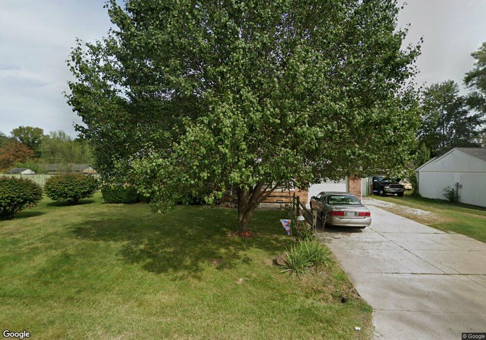 12485 S Hillview Dr, Columbus, IN 47201 - photo 1