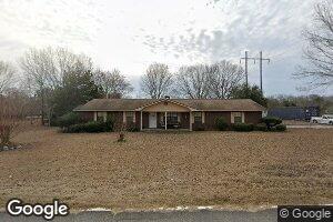 909 E Howard St, Glennville, GA 30427