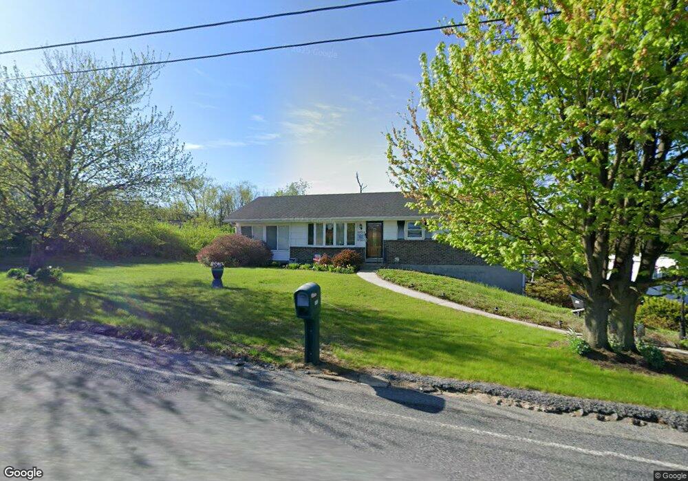 252 Forest Ln, Shoemakersville, PA 19555 - photo 1