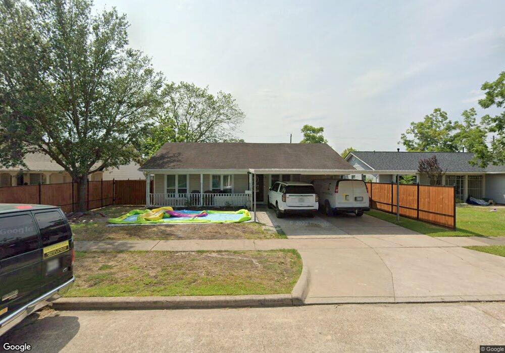 10322 Southport Dr, Houston, TX 77089 - photo 1