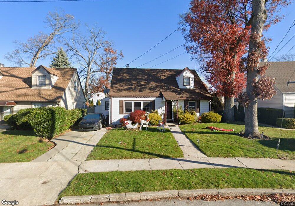 21 Pine Ln, Valley Stream, NY 11581 - photo 1