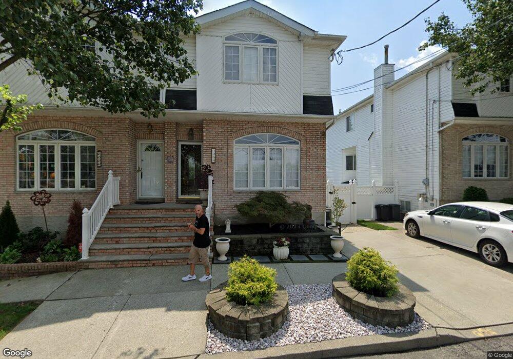 1554 Woodrow Rd, Staten Island, NY 10309 - photo 1