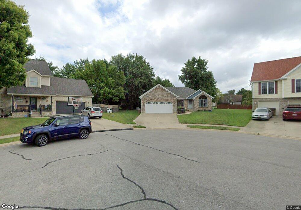 5841 Madison Ct, Columbus, IN 47203 - photo 1