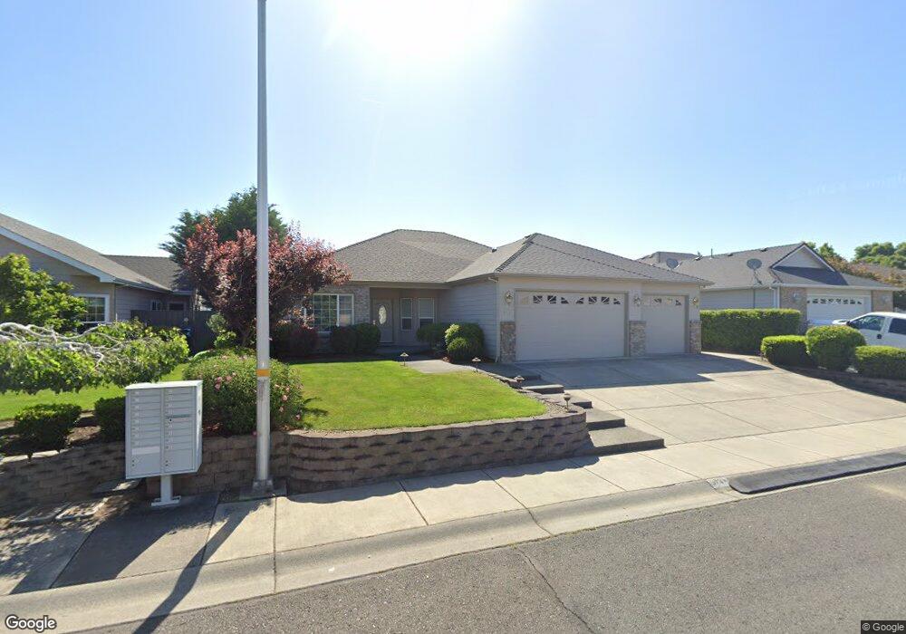 973 N Mountain Ave, Central Point, OR 97502 - photo 1