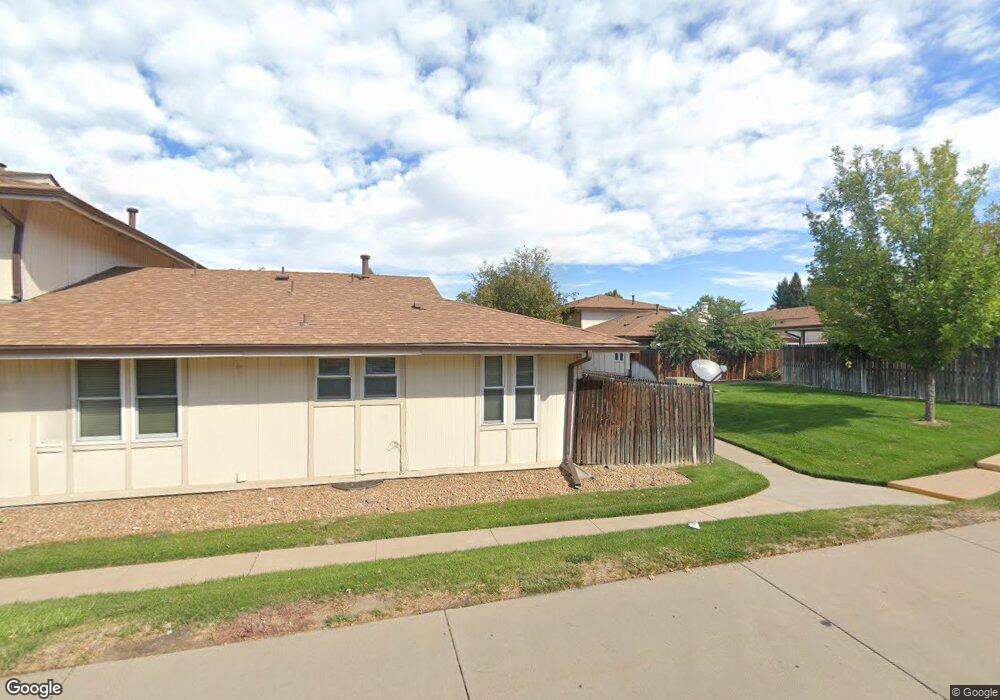 262 S Newark Cir, Aurora, CO 80012 - photo 1