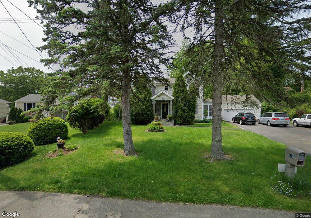 335 Dexter Dr, Bridgeport, CT 06606 - photo 1