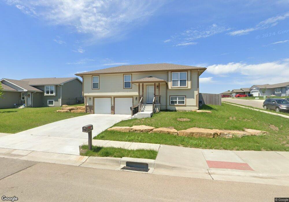 4303 SE Oakleaf Dr, Topeka, KS 66609 - photo 1