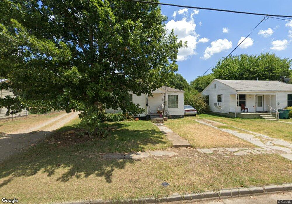1318 N Clements St, Gainesville, TX 76240 - photo 1