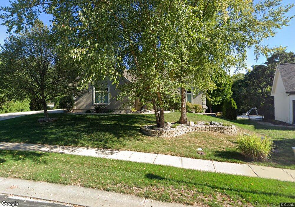 7107 Oakview St, Shawnee, KS 66216 - photo 1