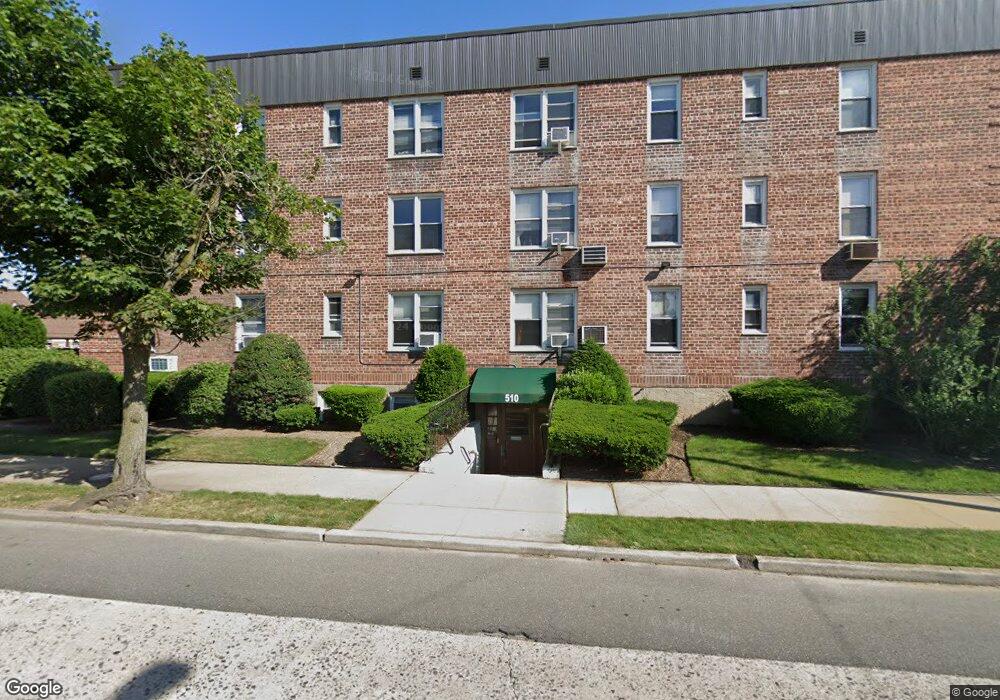 510 Dubois Ave unit 12A, Valley Stream, NY 11581 - photo 1