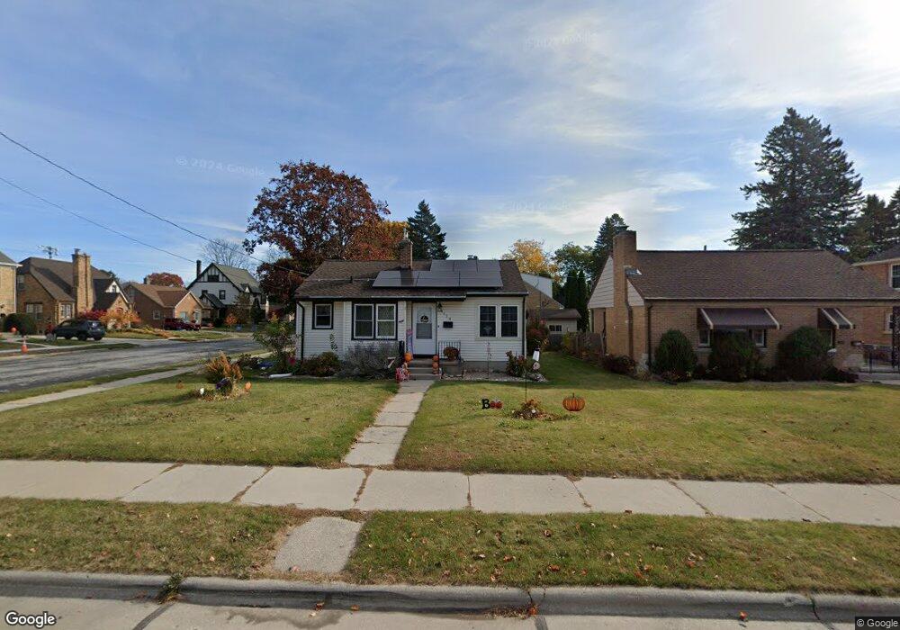 1129 N 8th St, Manitowoc, WI 54220 - photo 1