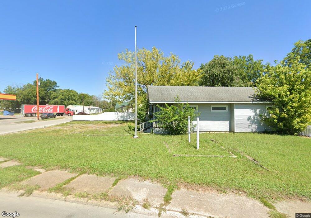 514 W Poplar St, Harrisburg, IL 62946 - photo 1