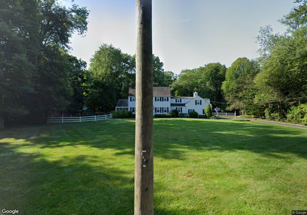 88 Hanson Rd, Darien, CT 06820 - photo 1