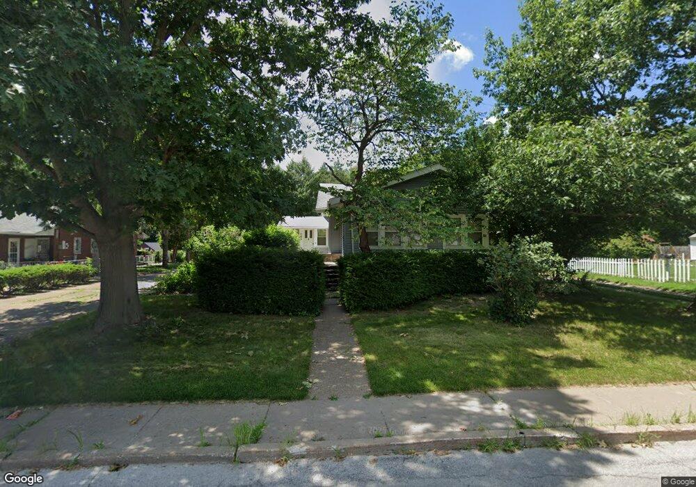 906 N Pine St, Davenport, IA 52804 - photo 1