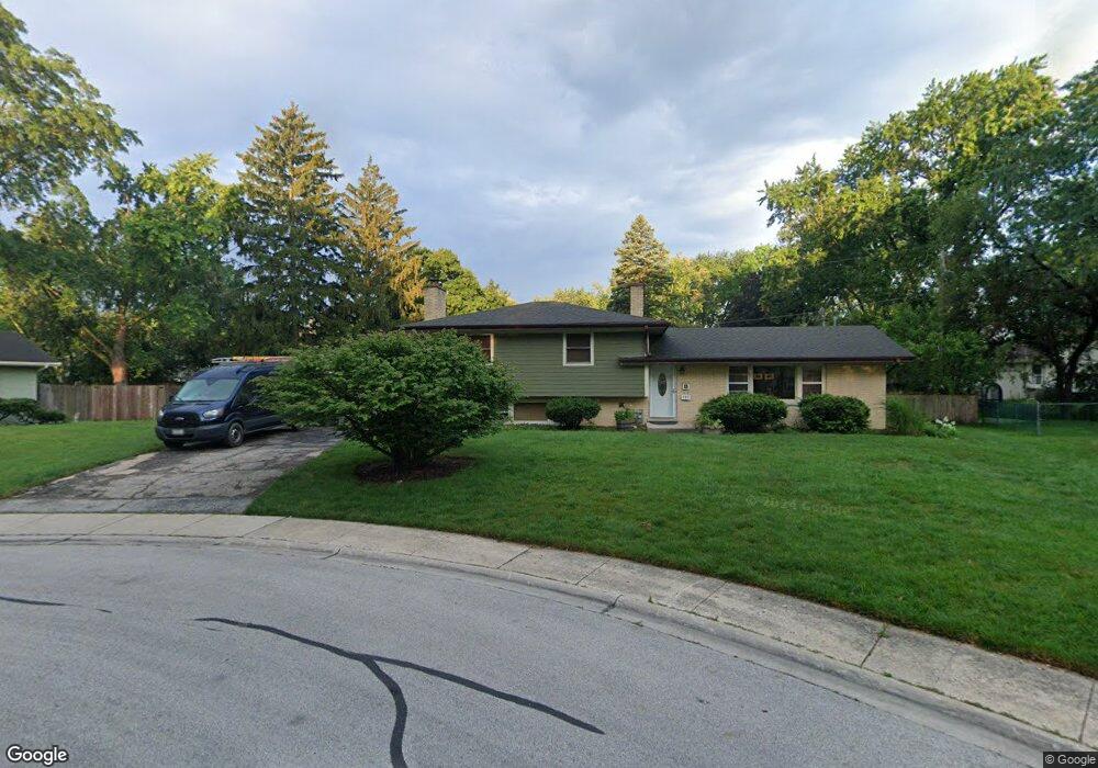 935 Lilac Ln, Naperville, IL 60540 - photo 1