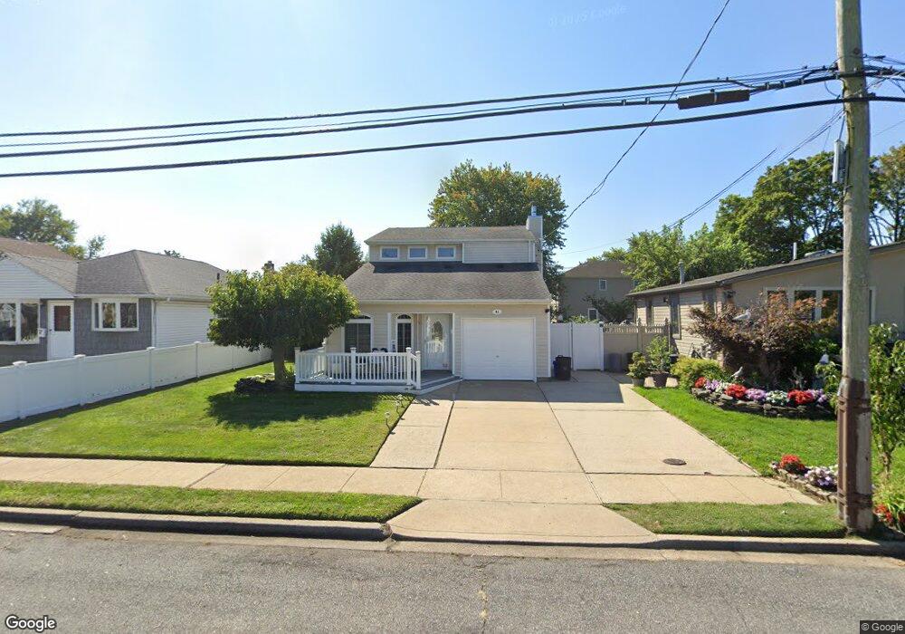 41 E Minerva Rd, Lindenhurst, NY 11757 - photo 1